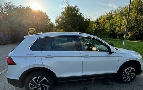 Volkswagen Tiguan II, 2018 год, 2 490 000 рублей, 3 фотография