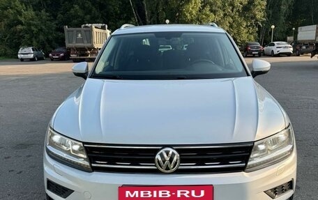 Volkswagen Tiguan II, 2018 год, 2 490 000 рублей, 2 фотография