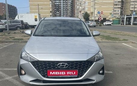 Hyundai Solaris II рестайлинг, 2021 год, 1 850 000 рублей, 1 фотография