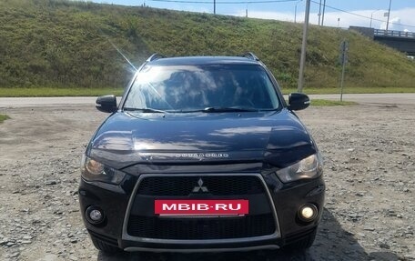 Mitsubishi Outlander III рестайлинг 3, 2012 год, 1 620 000 рублей, 2 фотография