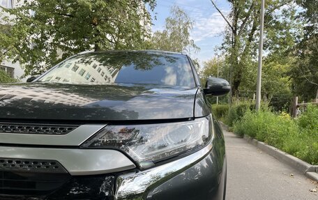 Mitsubishi Outlander III рестайлинг 3, 2019 год, 3 200 000 рублей, 9 фотография