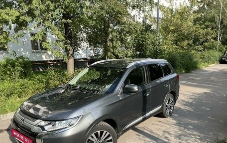 Mitsubishi Outlander III рестайлинг 3, 2019 год, 3 200 000 рублей, 4 фотография