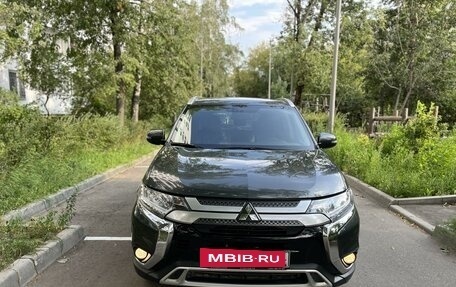 Mitsubishi Outlander III рестайлинг 3, 2019 год, 3 200 000 рублей, 7 фотография