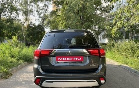 Mitsubishi Outlander III рестайлинг 3, 2019 год, 3 200 000 рублей, 16 фотография