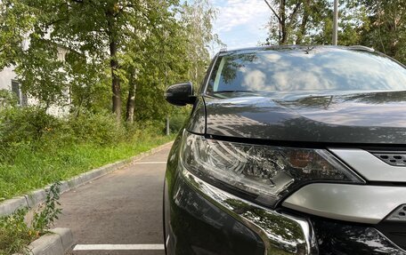 Mitsubishi Outlander III рестайлинг 3, 2019 год, 3 200 000 рублей, 24 фотография