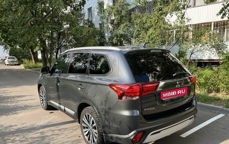 Mitsubishi Outlander III рестайлинг 3, 2019 год, 3 200 000 рублей, 18 фотография