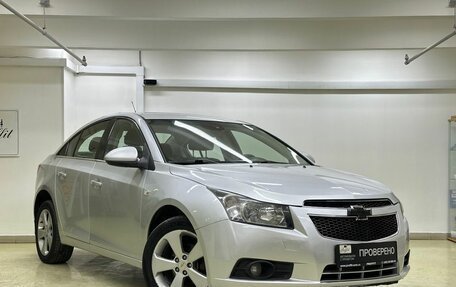 Chevrolet Cruze II, 2010 год, 699 000 рублей, 3 фотография