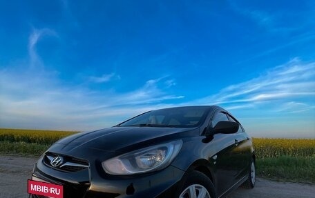 Hyundai Solaris II рестайлинг, 2013 год, 813 000 рублей, 3 фотография