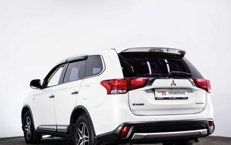 Mitsubishi Outlander III рестайлинг 3, 2017 год, 1 685 000 рублей, 4 фотография