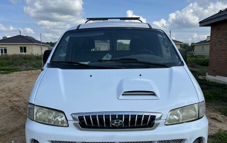 Hyundai H-1 II рестайлинг, 2004 год, 400 000 рублей, 2 фотография