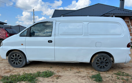 Hyundai H-1 II рестайлинг, 2004 год, 400 000 рублей, 5 фотография