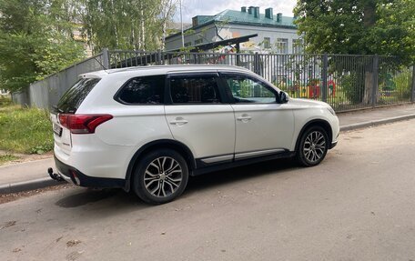 Mitsubishi Outlander III рестайлинг 3, 2015 год, 1 400 000 рублей, 2 фотография