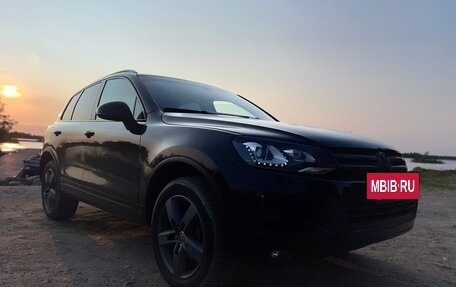 Volkswagen Touareg III, 2011 год, 1 750 000 рублей, 2 фотография