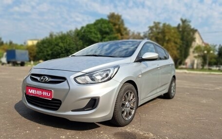 Hyundai Solaris II рестайлинг, 2011 год, 780 000 рублей, 1 фотография