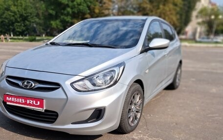 Hyundai Solaris II рестайлинг, 2011 год, 780 000 рублей, 4 фотография