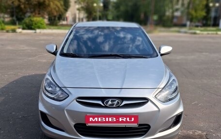 Hyundai Solaris II рестайлинг, 2011 год, 780 000 рублей, 2 фотография