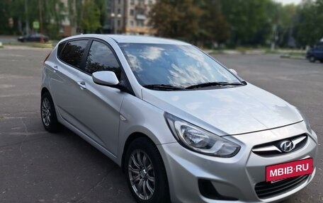 Hyundai Solaris II рестайлинг, 2011 год, 780 000 рублей, 3 фотография