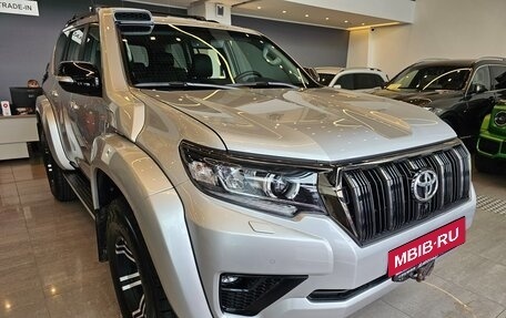 Toyota Land Cruiser Prado 150 рестайлинг 2, 2021 год, 8 800 000 рублей, 3 фотография