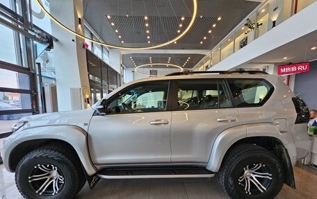 Toyota Land Cruiser Prado 150 рестайлинг 2, 2021 год, 8 800 000 рублей, 7 фотография