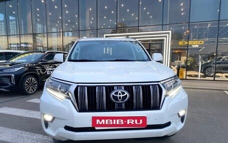 Toyota Land Cruiser Prado 150 рестайлинг 2, 2018 год, 4 555 000 рублей, 2 фотография