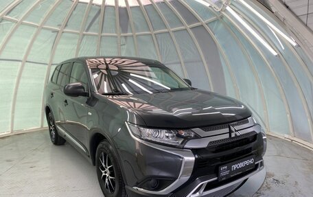 Mitsubishi Outlander III рестайлинг 3, 2020 год, 2 625 000 рублей, 3 фотография