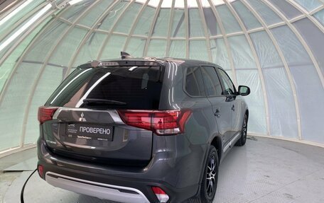 Mitsubishi Outlander III рестайлинг 3, 2020 год, 2 625 000 рублей, 5 фотография