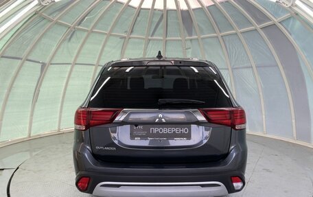 Mitsubishi Outlander III рестайлинг 3, 2020 год, 2 625 000 рублей, 6 фотография