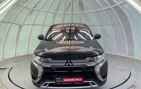 Mitsubishi Outlander III рестайлинг 3, 2020 год, 2 625 000 рублей, 2 фотография