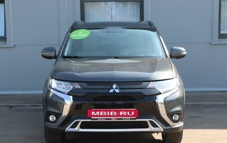 Mitsubishi Outlander III рестайлинг 3, 2021 год, 2 699 000 рублей, 2 фотография