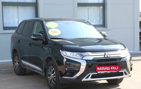 Mitsubishi Outlander III рестайлинг 3, 2021 год, 2 795 000 рублей, 3 фотография