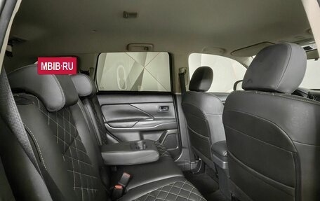 Mitsubishi Outlander III рестайлинг 3, 2022 год, 2 995 000 рублей, 7 фотография