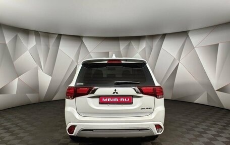 Mitsubishi Outlander III рестайлинг 3, 2022 год, 2 995 000 рублей, 6 фотография