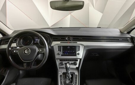 Volkswagen Passat B8 рестайлинг, 2017 год, 2 337 700 рублей, 10 фотография