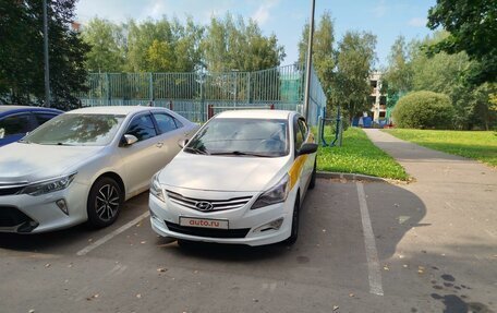 Hyundai Solaris II рестайлинг, 2015 год, 1 000 000 рублей, 2 фотография