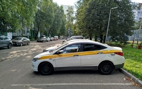 Hyundai Solaris II рестайлинг, 2015 год, 1 000 000 рублей, 5 фотография