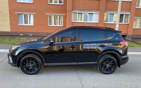 Toyota RAV4, 2018 год, 3 080 000 рублей, 2 фотография