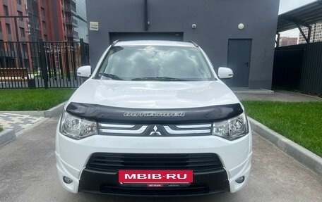 Mitsubishi Outlander III рестайлинг 3, 2014 год, 1 799 000 рублей, 2 фотография