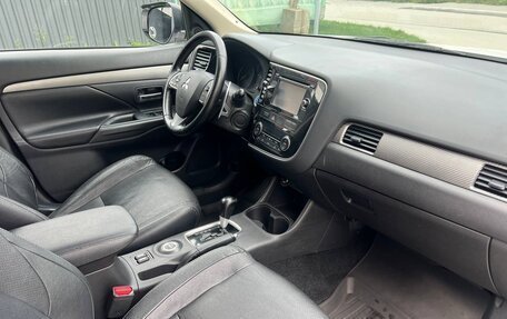 Mitsubishi Outlander III рестайлинг 3, 2014 год, 1 799 000 рублей, 15 фотография