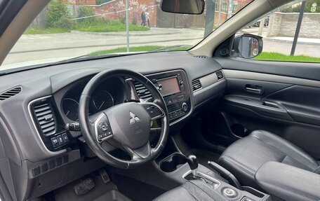 Mitsubishi Outlander III рестайлинг 3, 2014 год, 1 799 000 рублей, 11 фотография