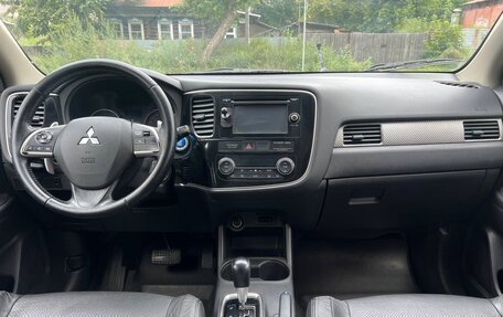 Mitsubishi Outlander III рестайлинг 3, 2014 год, 1 799 000 рублей, 14 фотография