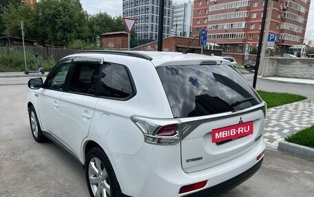 Mitsubishi Outlander III рестайлинг 3, 2014 год, 1 799 000 рублей, 7 фотография