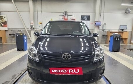 Toyota Auris II, 2011 год, 1 399 000 рублей, 2 фотография