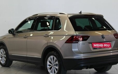 Volkswagen Tiguan II, 2018 год, 2 829 000 рублей, 2 фотография