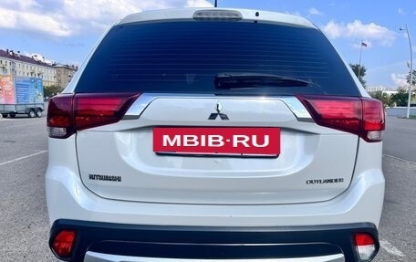 Mitsubishi Outlander III рестайлинг 3, 2015 год, 1 450 000 рублей, 4 фотография