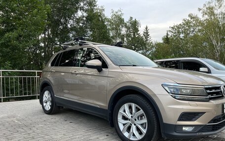 Volkswagen Tiguan II, 2018 год, 2 700 000 рублей, 3 фотография