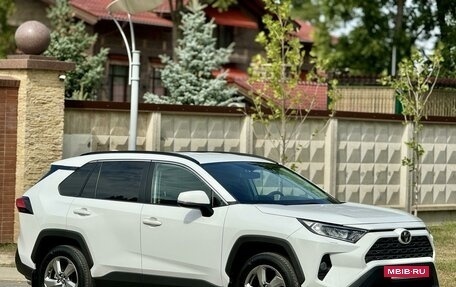 Toyota RAV4, 2020 год, 2 990 000 рублей, 5 фотография