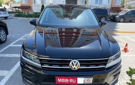 Volkswagen Tiguan II, 2017 год, 2 190 000 рублей, 2 фотография