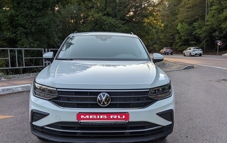 Volkswagen Tiguan II, 2021 год, 3 089 000 рублей, 3 фотография