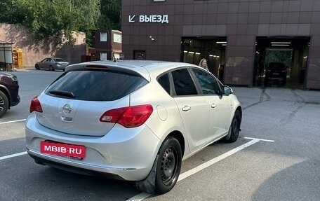 Opel Astra J, 2014 год, 850 000 рублей, 4 фотография