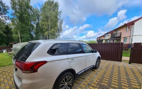 Mitsubishi Outlander III рестайлинг 3, 2015 год, 1 760 000 рублей, 6 фотография